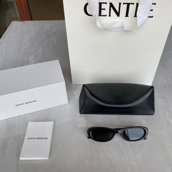 Gentle Monster Black Oval Sunglasses Sleek Minimal Frame main image 11